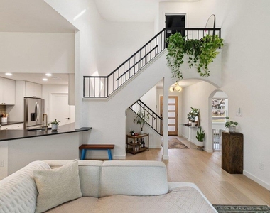 8202 Cache Dr - Photo Thumbnail 5