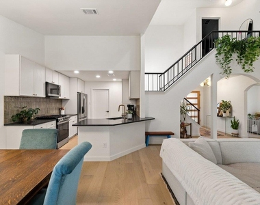 8202 Cache Dr - Photo Thumbnail 8