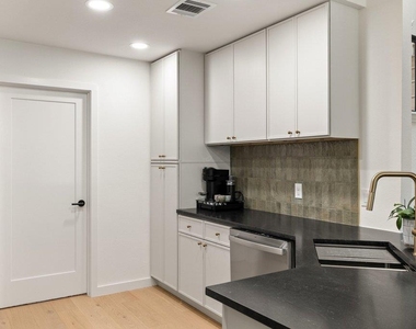 8202 Cache Dr - Photo Thumbnail 12