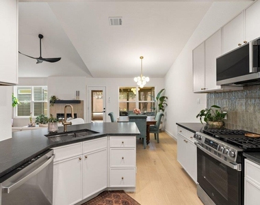 8202 Cache Dr - Photo Thumbnail 13