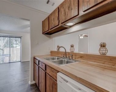 11405 Walnut Ridge Dr - Photo Thumbnail 11