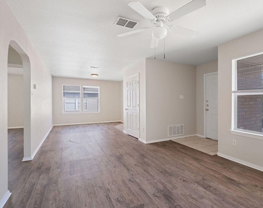 2214 Katy Ln - Photo Thumbnail 6