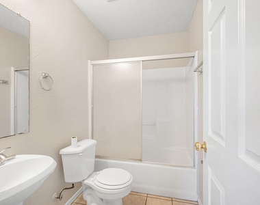 2214 Katy Ln - Photo Thumbnail 12