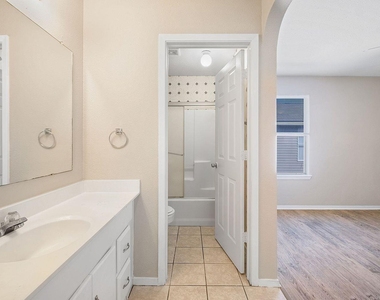 2214 Katy Ln - Photo Thumbnail 10