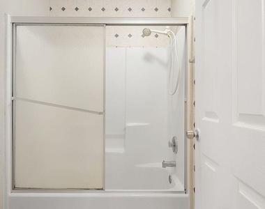 2214 Katy Ln - Photo Thumbnail 11