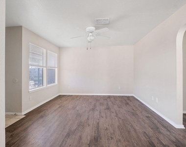 2214 Katy Ln - Photo Thumbnail 5