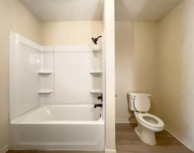 902 N Meadows Dr - Photo Thumbnail 11