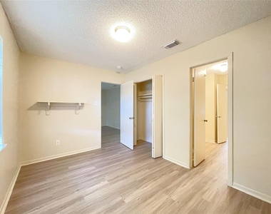 902 N Meadows Dr - Photo Thumbnail 15