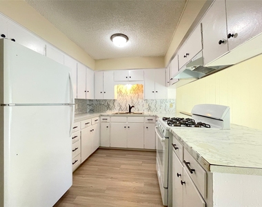902 N Meadows Dr - Photo Thumbnail 3