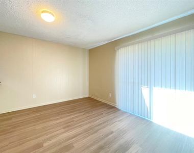 902 N Meadows Dr - Photo Thumbnail 6