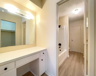902 N Meadows Dr - Photo Thumbnail 10