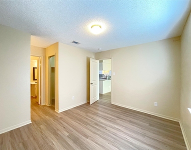 902 N Meadows Dr - Photo Thumbnail 9
