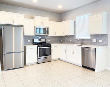 363 Eagle Brook Ln - Photo Thumbnail 2