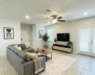 363 Eagle Brook Ln - Photo Thumbnail 8