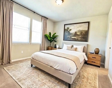 363 Eagle Brook Ln - Photo Thumbnail 10