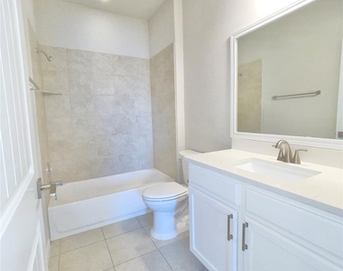 363 Eagle Brook Ln - Photo Thumbnail 18