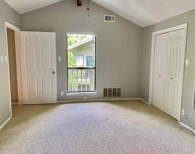 4404 Travis Country Cir - Photo Thumbnail 9