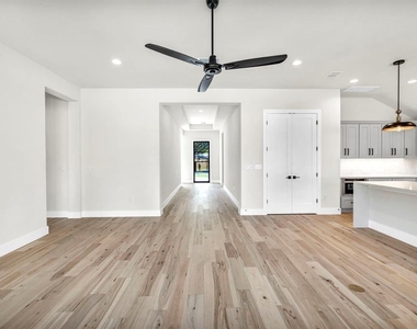 8209 Polar Dr - Photo Thumbnail 11