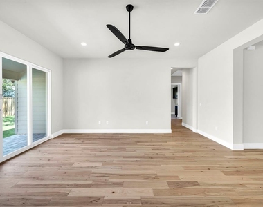 8209 Polar Dr - Photo Thumbnail 18