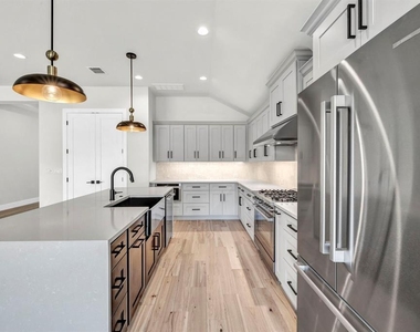 8209 Polar Dr - Photo Thumbnail 15