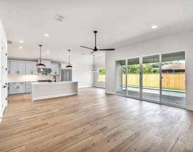 8209 Polar Dr - Photo Thumbnail 7