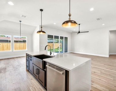 8209 Polar Dr - Photo Thumbnail 14