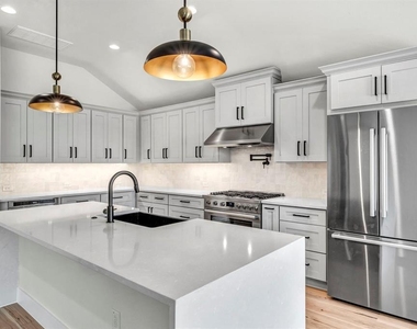 8209 Polar Dr - Photo Thumbnail 9