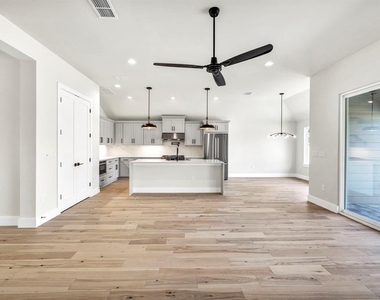 8209 Polar Dr - Photo Thumbnail 10