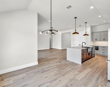 8209 Polar Dr - Photo Thumbnail 16