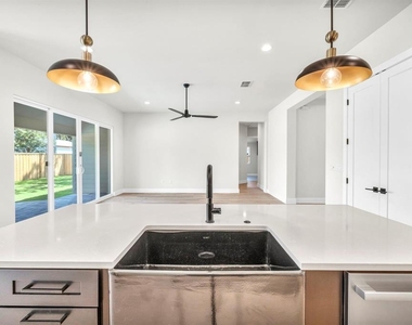 8209 Polar Dr - Photo Thumbnail 13