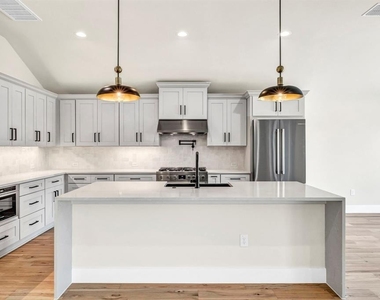 8209 Polar Dr - Photo Thumbnail 6