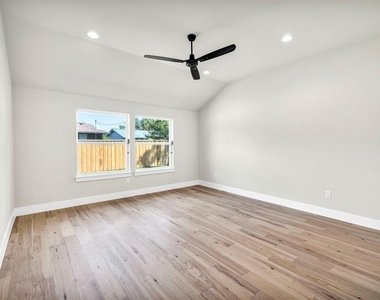 8209 Polar Dr - Photo Thumbnail 19