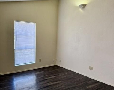 3005-b Parker Ln - Photo Thumbnail 2