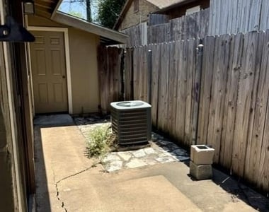 3005-b Parker Ln - Photo Thumbnail 1