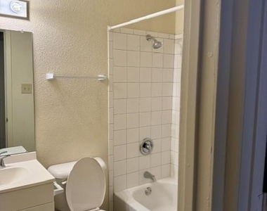 3005-b Parker Ln - Photo Thumbnail 6