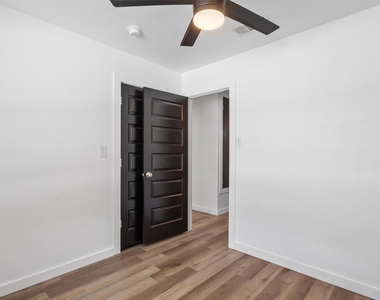 3307 Oak Aly - Photo Thumbnail 15