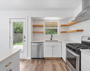 3307 Oak Aly - Photo Thumbnail 5