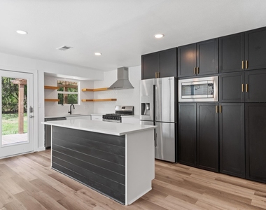 3307 Oak Aly - Photo Thumbnail 4