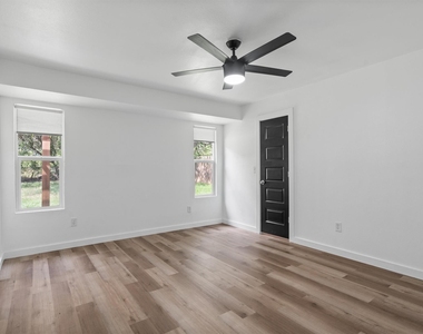 3307 Oak Aly - Photo Thumbnail 10