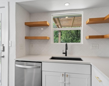 3307 Oak Aly - Photo Thumbnail 6