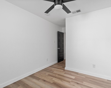 3307 Oak Aly - Photo Thumbnail 18