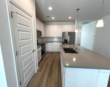 302 Elm Branch Trl - Photo Thumbnail 9