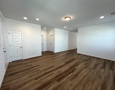302 Elm Branch Trl - Photo Thumbnail 5