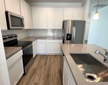 302 Elm Branch Trl - Photo Thumbnail 11