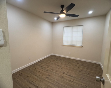 12905 Withers Way - Photo Thumbnail 5