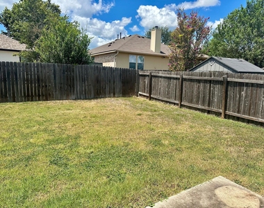 112 Cowboy Cv - Photo Thumbnail 26