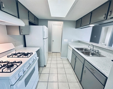 5305 Woodland Oaks Ct - Photo Thumbnail 1