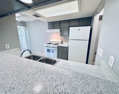 5305 Woodland Oaks Ct - Photo Thumbnail 4