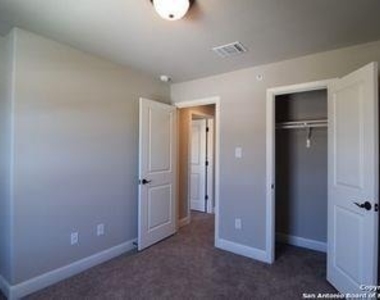 6403 Melanzane Ave - Photo Thumbnail 12