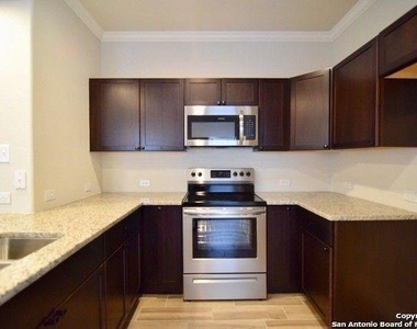 6403 Melanzane Ave - Photo Thumbnail 7
